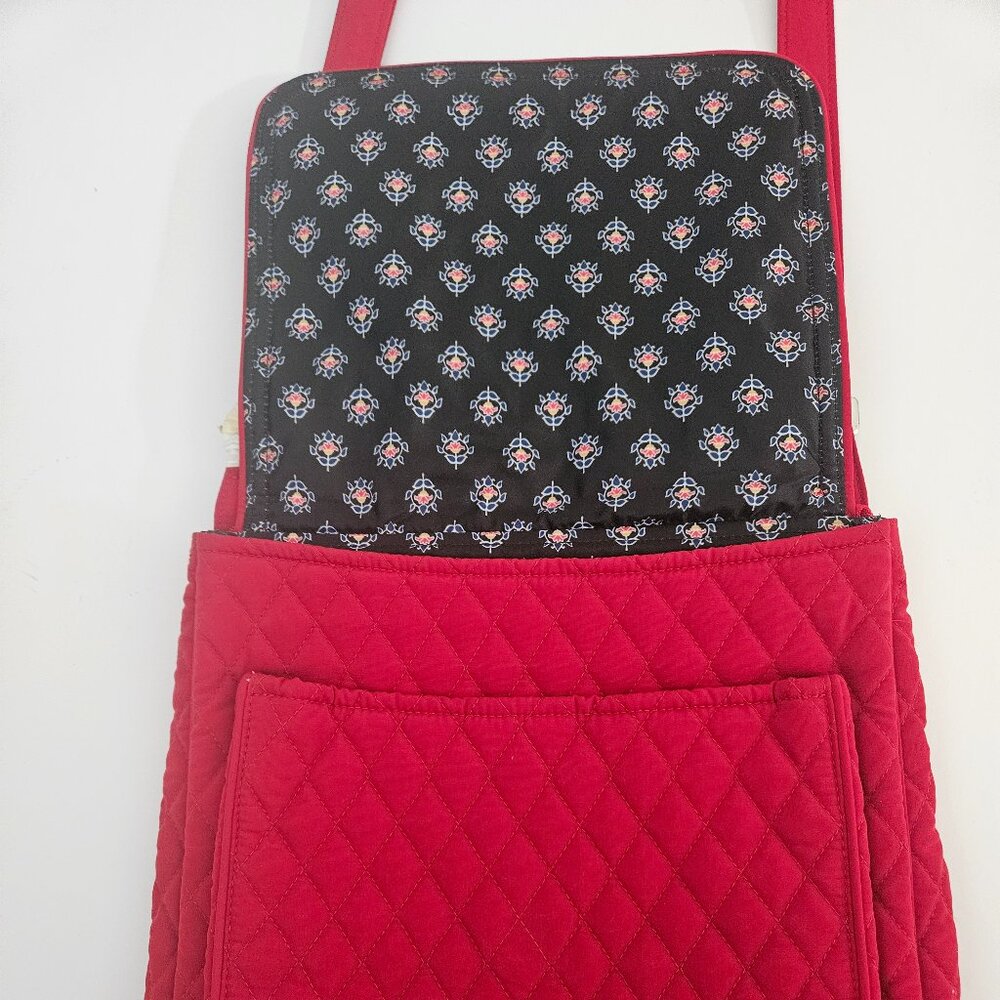 NWT Vera Bradley Mailbag Crossbody in the Tango Red Retired Pattern - Picture 5 of 16